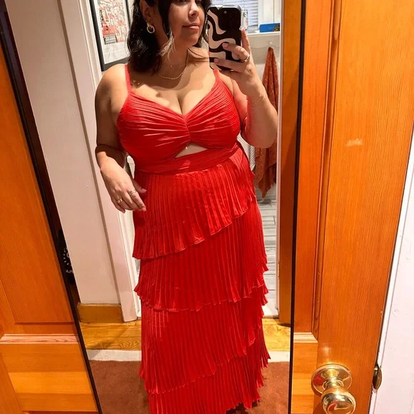 Abercrombie Red Pleated Dress with cutout - Picture 8 of 8